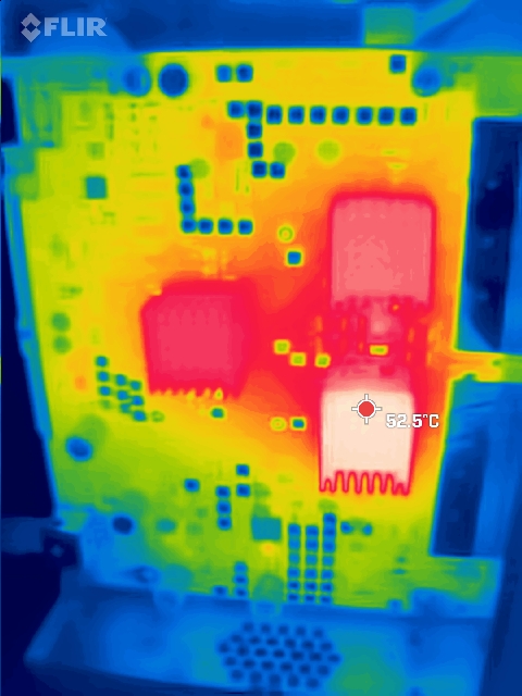 A thermal image of the vertically mounted switch with thermal epoxy holding the heatsinks in place